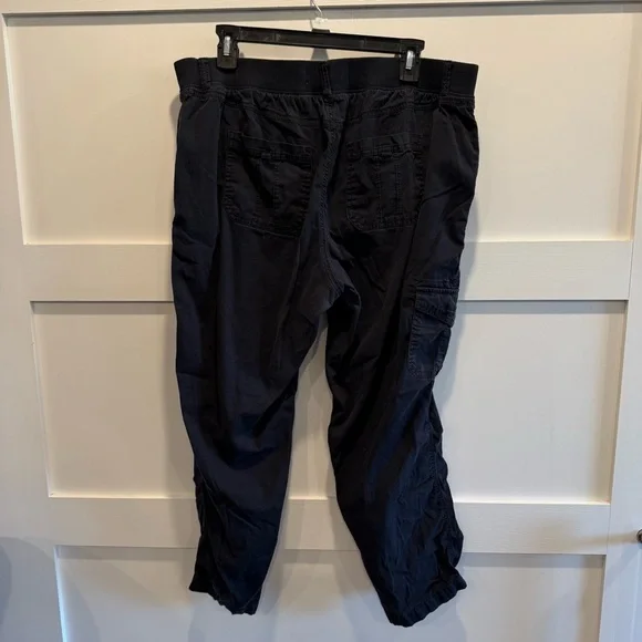 Sonoma Women’s Black Cargo Pants - Picture 6 of 8